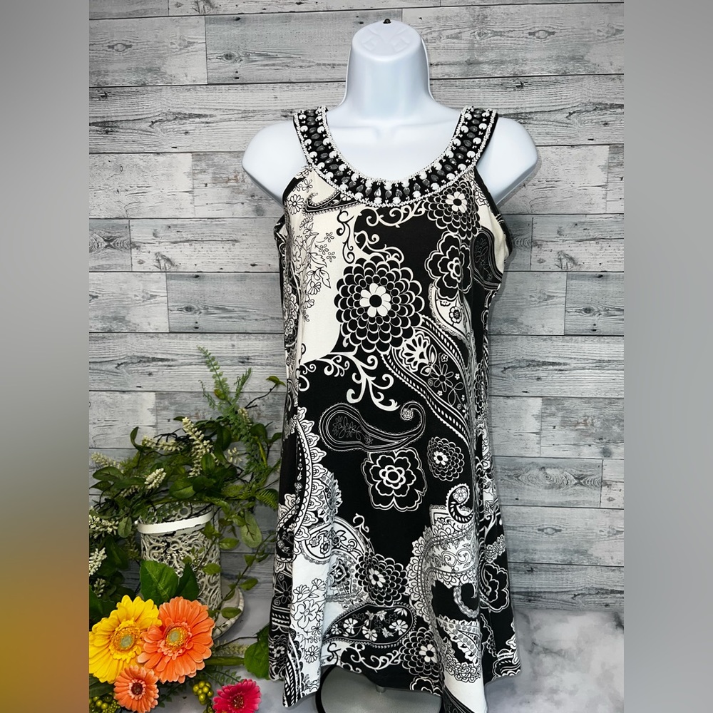 Molca Sport sleeveless Dress L black\white with jeweled collar. Size L